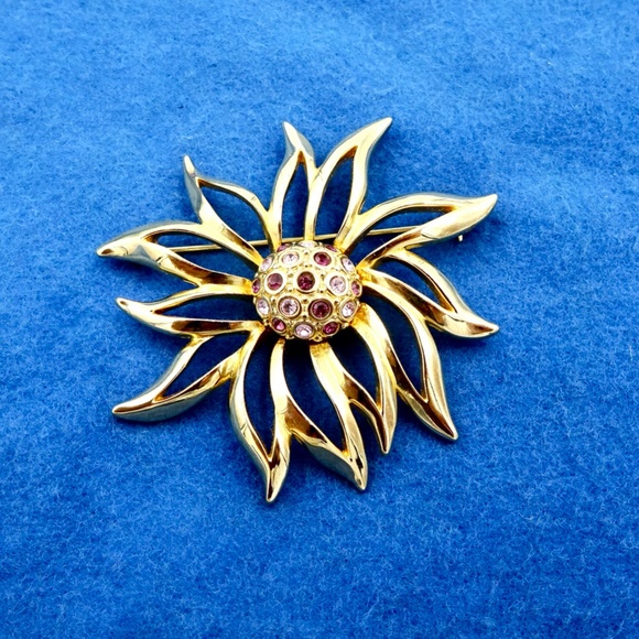 Swarovski Jewelry - SWAROVSKI CRYSTAL PIN Gold Purple Flower Bloom EUC
